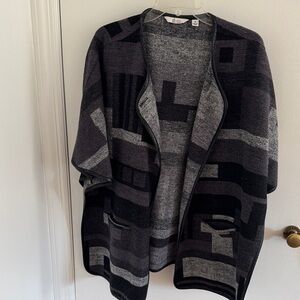 Denim & Co Black and Gray Geometric Poncho